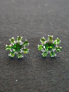 Elegant 925 Sterling Silver Green Chrome Diopside Flower Stud Earrings